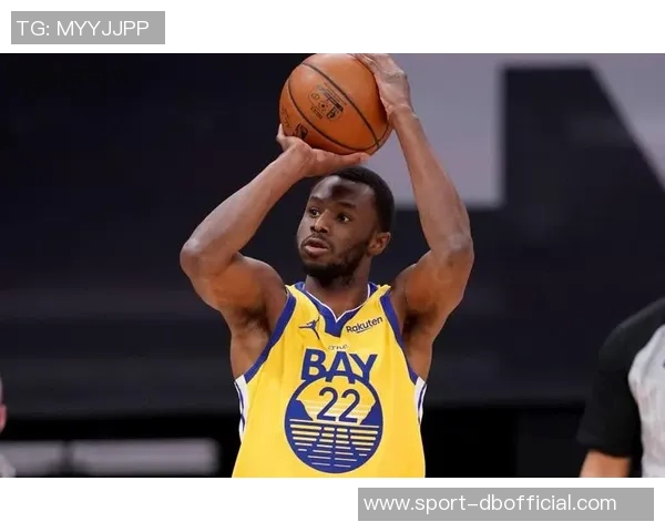 里德替补表现平平15投6中贡献15分7篮板1盖帽三分球命中率不佳